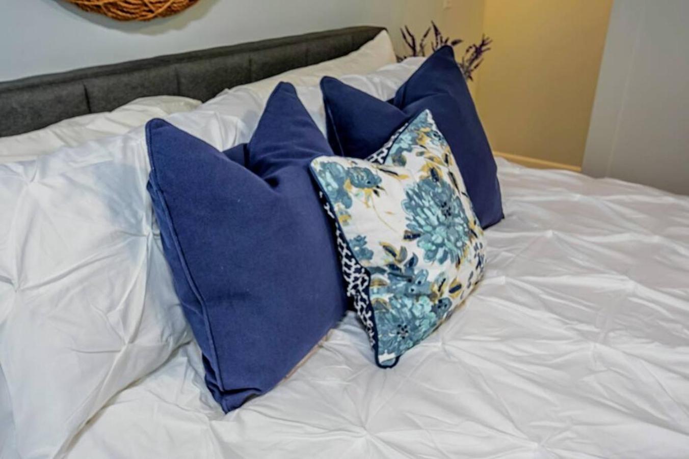 Style Meets Comfort In Beautiful Design Vancouver Ngoại thất bức ảnh