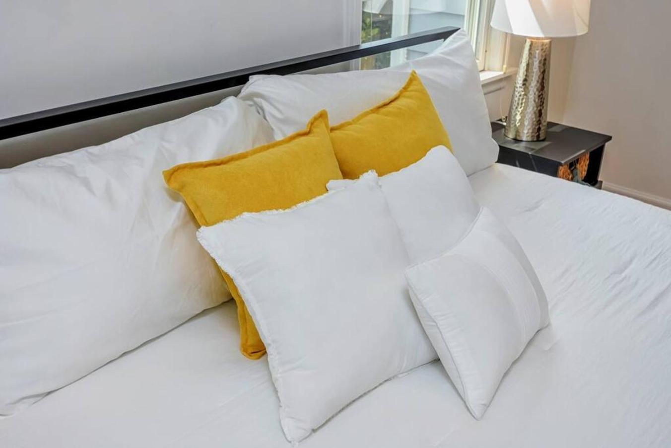 Style Meets Comfort In Beautiful Design Vancouver Ngoại thất bức ảnh