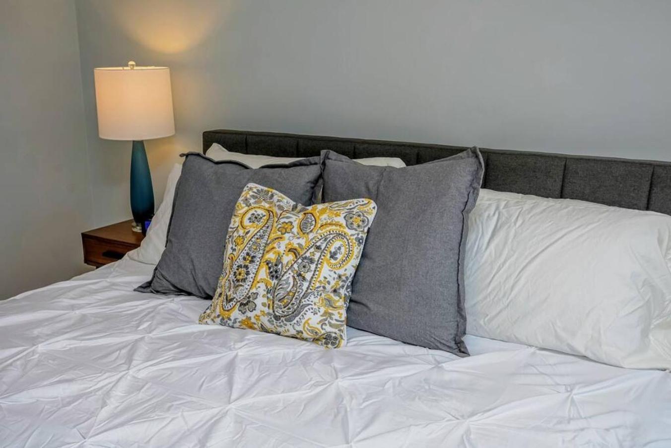 Style Meets Comfort In Beautiful Design Vancouver Ngoại thất bức ảnh