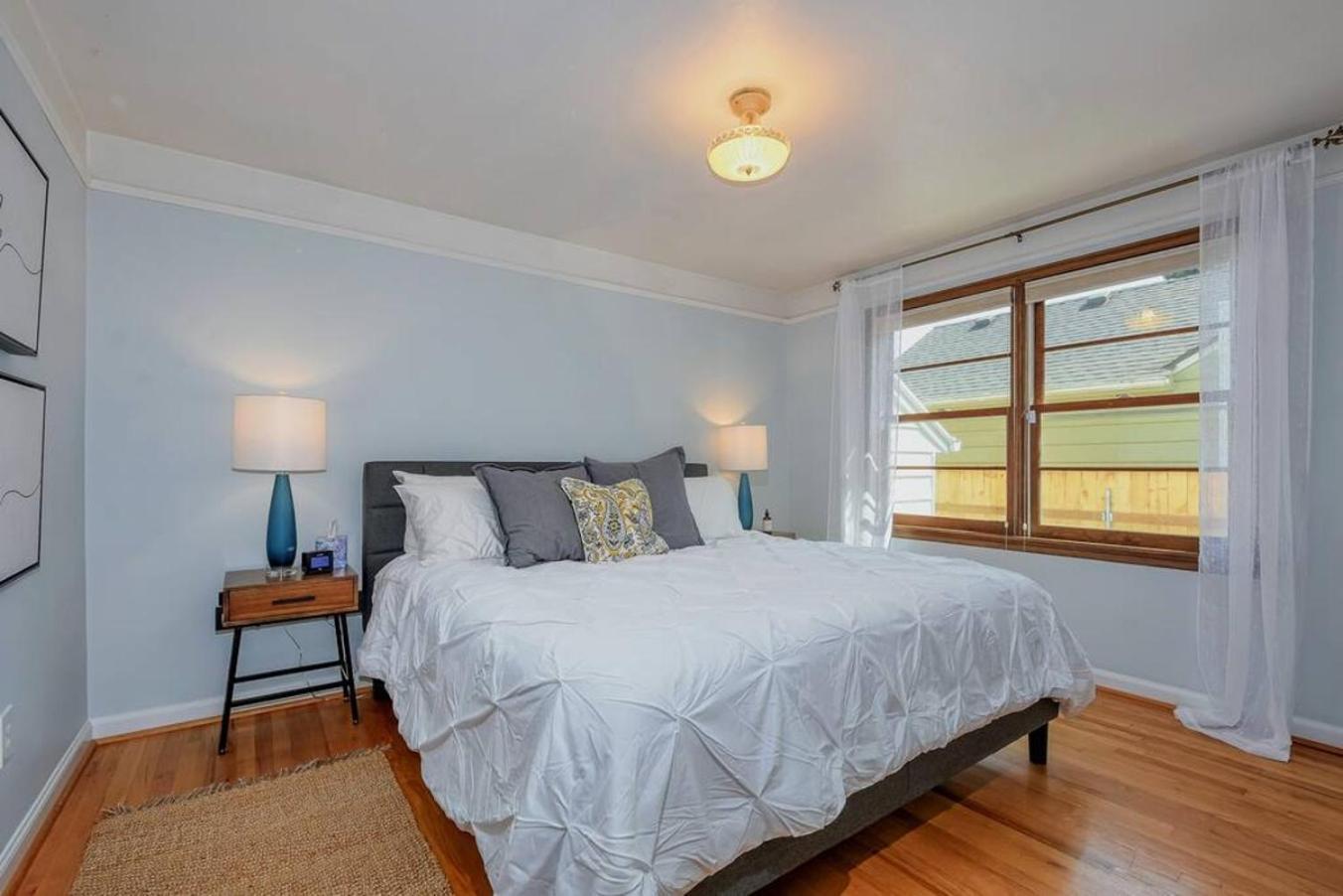 Style Meets Comfort In Beautiful Design Vancouver Ngoại thất bức ảnh